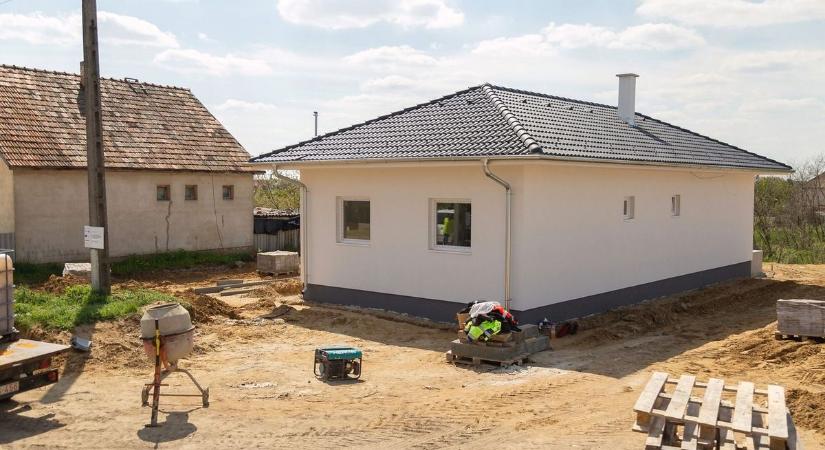 Szociális bérlakások épülnek a Jászkunságban – ezeken a településeken lesznek elérhetőek