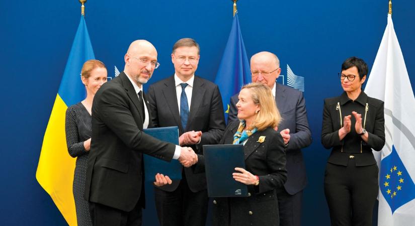 Zelenszkijéknek már semmi sem drága – minden követ megmozgatnak, hogy Magyarország támogassa Ukrajna EU-csatlakozását
