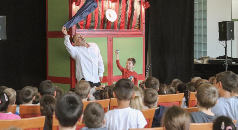 Világszenzáció és Vitéz László a nagyatádi iskolásokkal