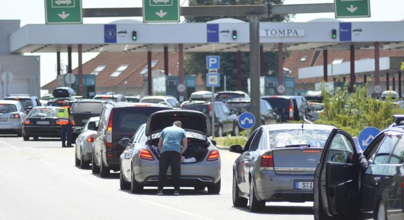 A magyar határszakaszon először a Tompa-Kelebia határátkelőn lép életbe az új regisztrációs kötelezettség