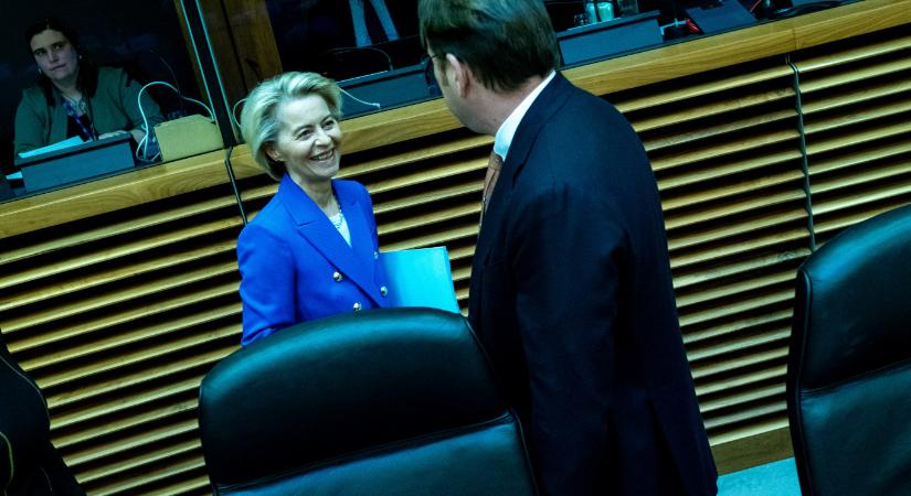 Ursula von der Leyen egyelőre nem függeszti fel a kémkedési botrány miatt Várhelyi Olivért, de beszélni akar vele az ügyről