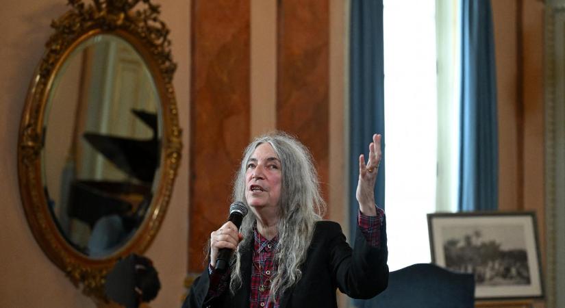 Patti Smith szabadverssel köszöntötte a friss irodalmi Nobel-díjas Krasznahorkai Lászlót