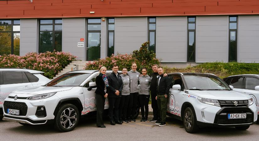 A Magyar Suzuki újabb autókkal támogatja az esztergomi kézilabdacsapatot