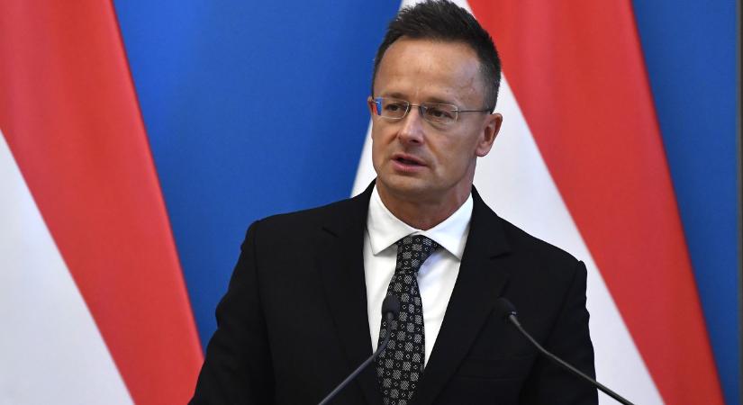 Tízmilliárdos gyárépítést jelentett be Szijjártó Péter