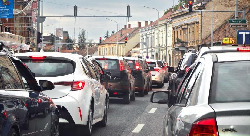 Óriási torlódást okoznak a munkálatok Szombathely belvárosában - fotók