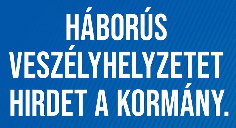 „A Fidesz nem a háborútól fél. A Fidesz a magyar emberektől fél.” – Tordai Bence szerint rendeleti kormányzással akarják átmenteni a hatalmat