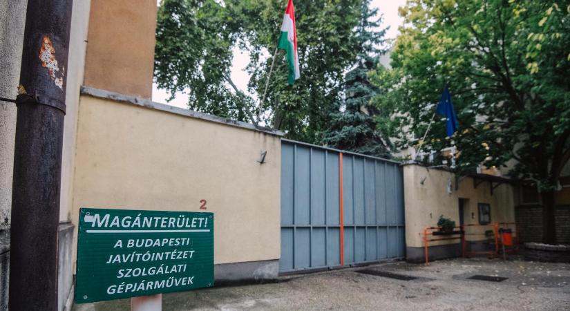 Öt rendőrt is hazugságvizsgálatnak vetettek alá a Szőlő utcai javítóintézet volt igazgatója ügyében