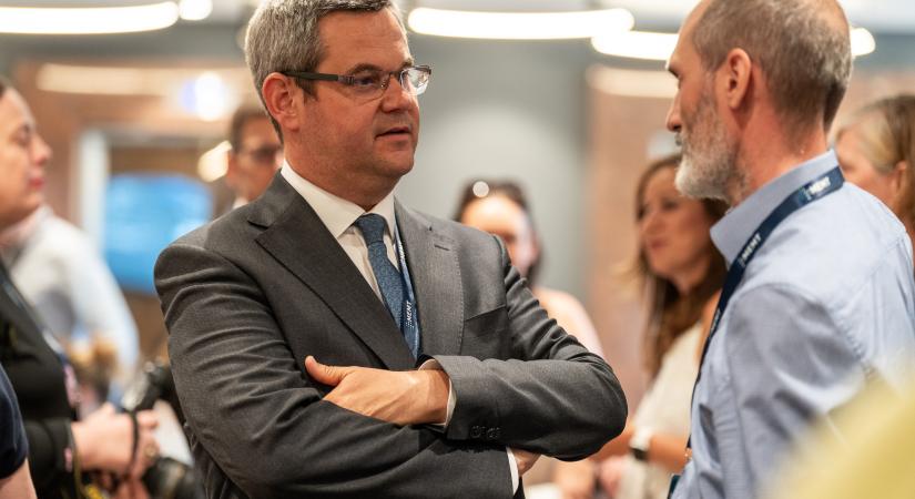 Takács Péter egészségügyi államtitkár bocsánatot kért