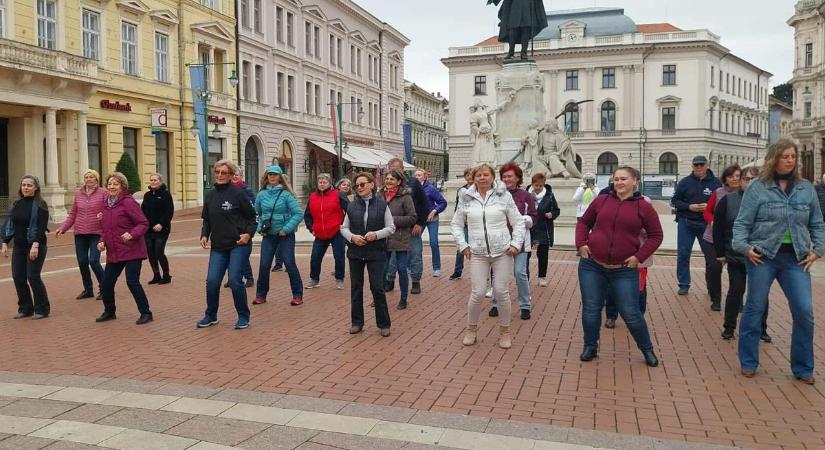 Szeged táncra perdült: 170 résztvevővel zajlott a senior linedance találkozó