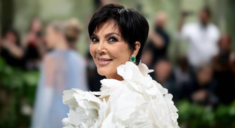 Kim Kardashian anyja feketéből platinaszőke lett: a 69 éves Kris Jenner felismerhetetlen lett