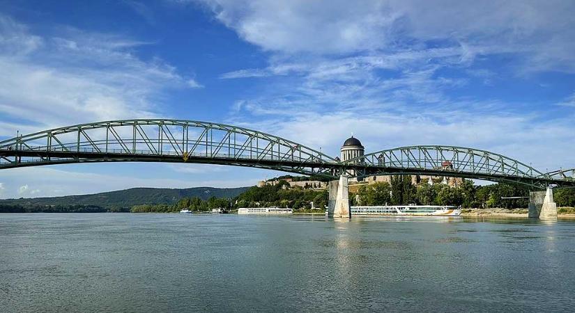 Megszólalt az OMSZ: abban reménykednek, hogy a Dunába ugrott esztergomi mentőállomás vezetője még életben van
