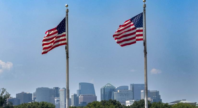Elkezdődtek a kirúgások az amerikai kormányzati leállás tizedik napján