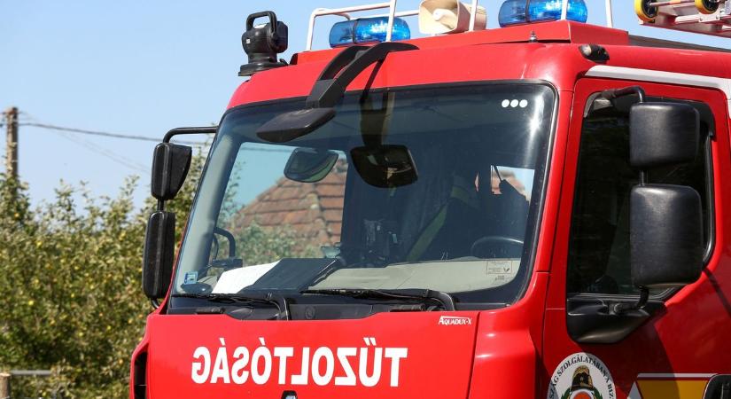 A tűzoltók hárították el a balesetveszélyt Zalában