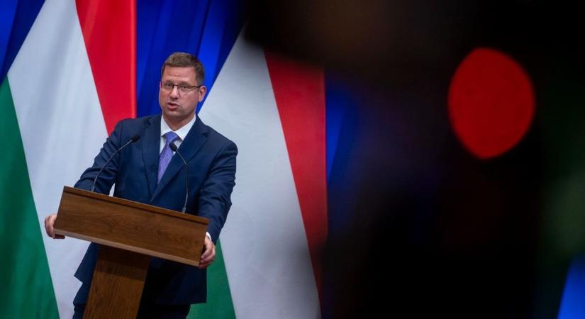 Két valóság, egy kormányinfó – így számolt be tíz hírportál Gulyás Gergely sajtótájékoztatójáról