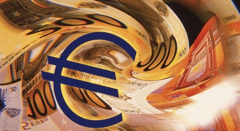 Jobban fogy az euró, mint a dollár