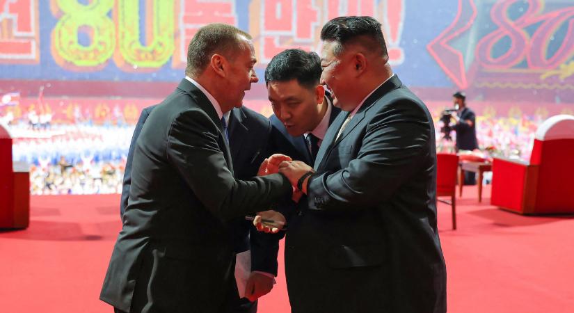 Medvegyev megköszönte Kim Dzsongunnak, hogy észak-koreai katonákat küldött az ukránok elleni harcba