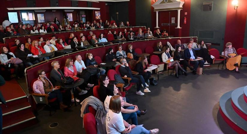 A kísértések korában, hogyan maradhatnak tiszták a fiatalok?
