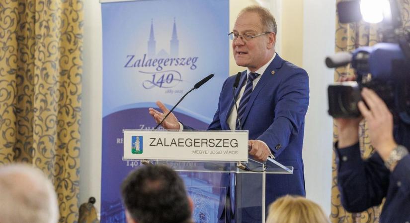 Meglepő bejelentést tett Navracsics Tibor – ez minden önkormányzatot érinteni fog