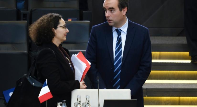 Emmanuel Macron a lemondott kormányfőt bízta meg kormányalakítással