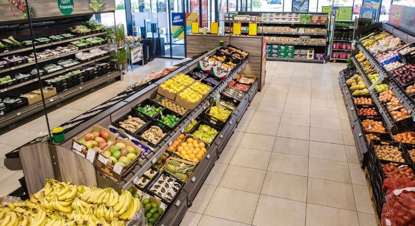 Nem működött a becsületkassza – őrt kellett ültetni a szegedi okosboltba