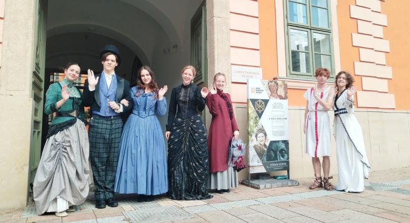 Időutazás Pécs szívében: így kel életre ezer év divatja ma délután