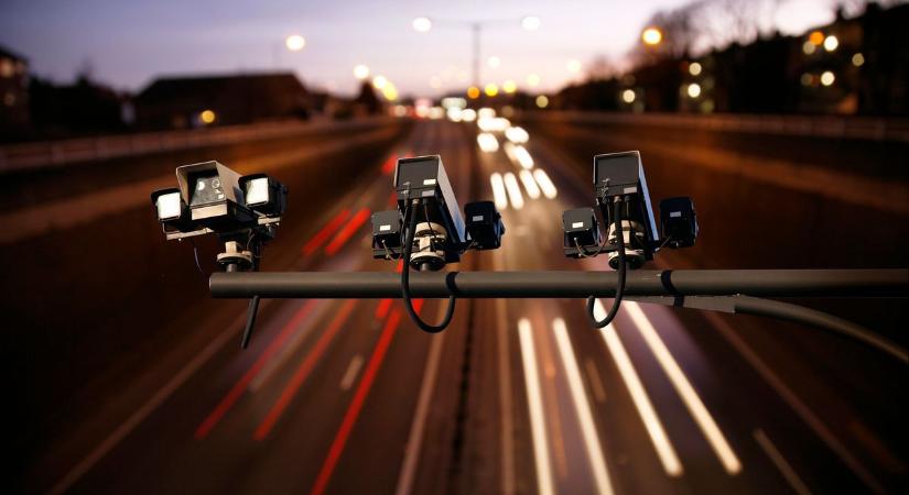 Kíváncsi, mit lát éjszaka az e-matrica ellenőrző kamera? Meglepő felvételeket mutatunk