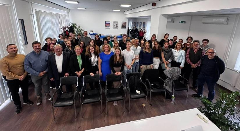 350 diák csap össze Debrecenben