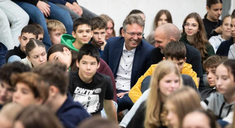’Ne bánts világ’ – országos kampány indult az iskolai bántalmazás ellen