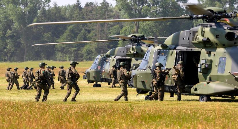 Spiegel: Németország képezte ki az orosz hadsereget Krím annektálása előtt