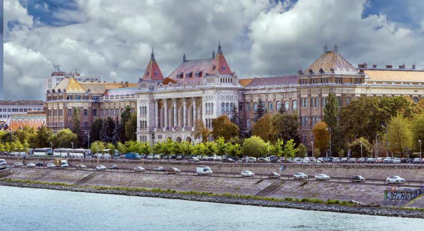 Kőkemény ítéletet hozott a hitelminősítő a magyar gazdaságról: a bóvli szélén táncolunk