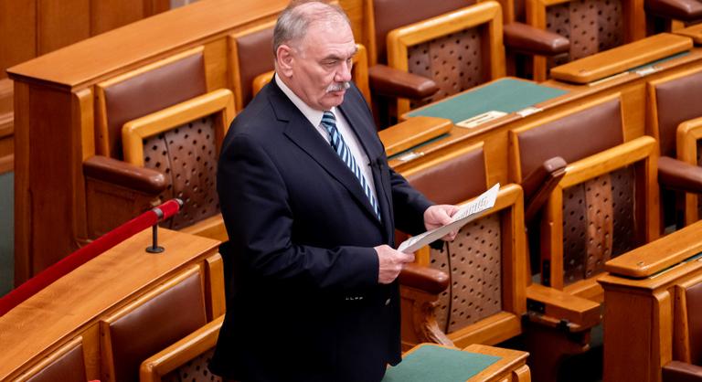 Újra elindulna a verhetetlennek tűnő képviselő, szerinte a Tisza szavazói is őt támogatnák