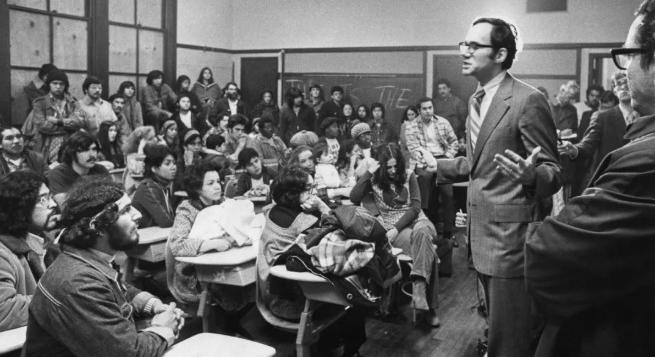 1972. október 11.: Csikánó aktivisták épületet foglalnak Seattle-ben