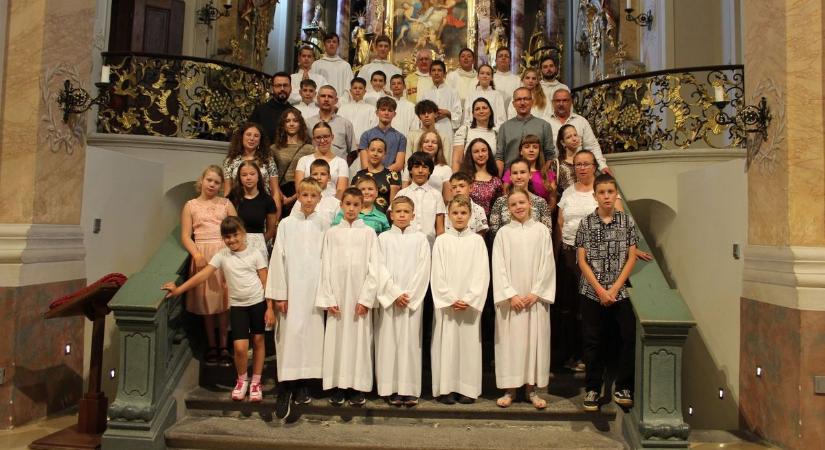 „Felebarátok” – 25 éves testvér-egyházközségi kapcsolat ünnepe a ministránsoknál ( galéria)