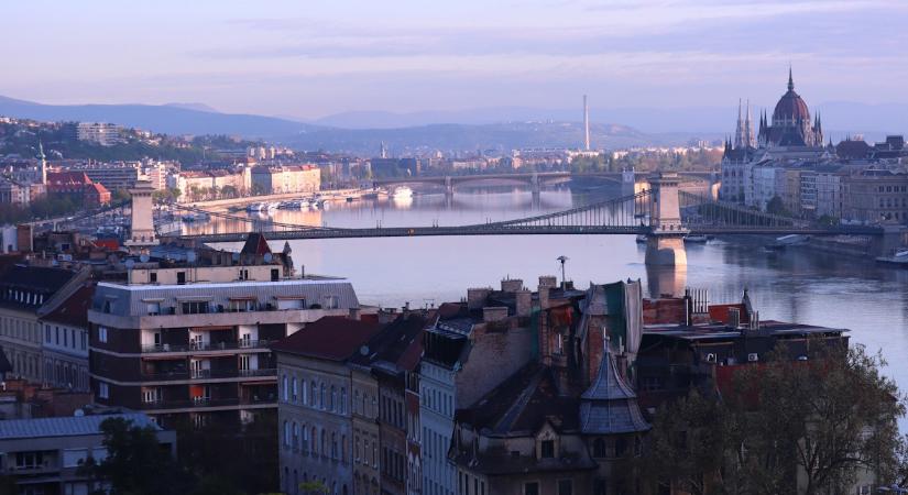 Hétvégi közlekedési káosz Budapesten: emiatt lesznek lezárások szombat délután és vasárnap, hídlezárás is lesz