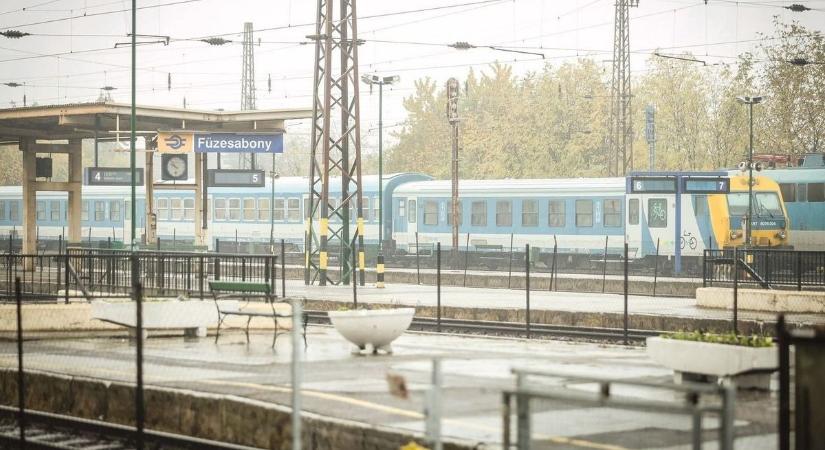 Pótlóbuszok mennek vonat helyett Füzesabonyból - mutatjuk hol állnak meg