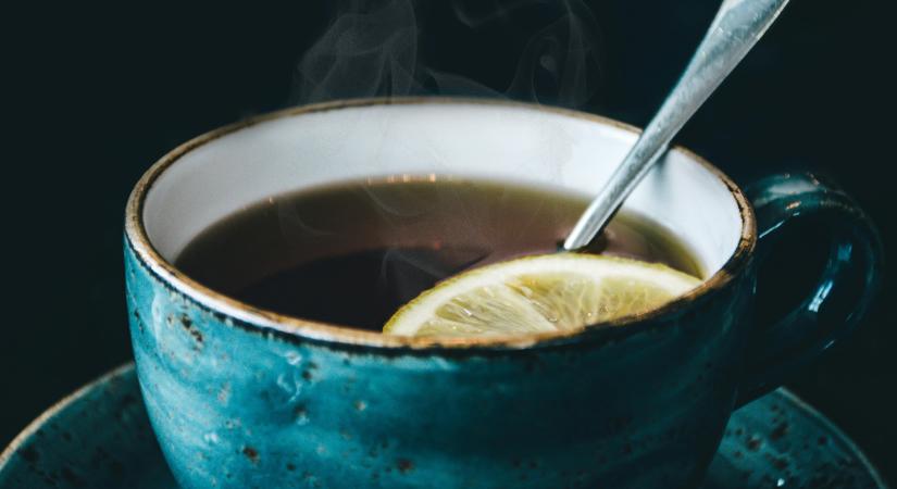 „Egy csésze tea után lebénult az arcom - éjszakánként ragasztanom kell a szemem, hogy aludni tudjak”