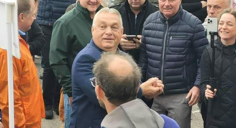 Orbánt suttyomban kirángatták a pesterzsébeti piacra – posztolta Magyar Péter