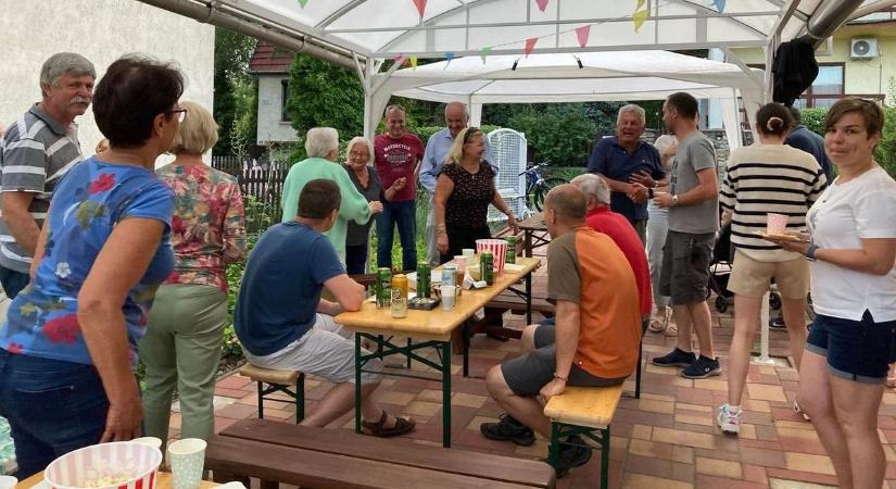 Kitalálod, melyik hevesi községet kedvelik kétszer annyian, mint amennyi a lakosságszáma?