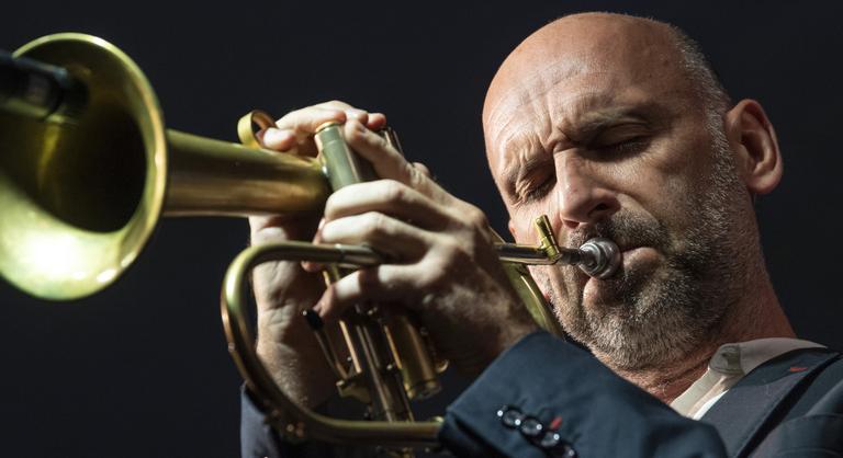 Egy nagyon magyar alkotó művei hangzanak el big bandre hangolva