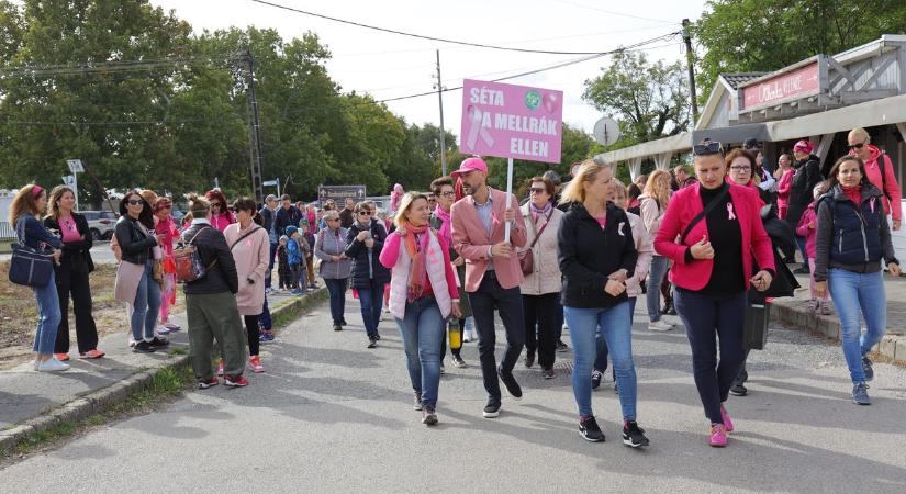Rózsaszínbe öltözött Velence: pink sétával hívtak fel a mellrák megelőzésének fontosságára