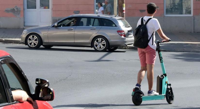 Botrányos rollerbalesetek Pécsen, ezen háborognak a közlekedők