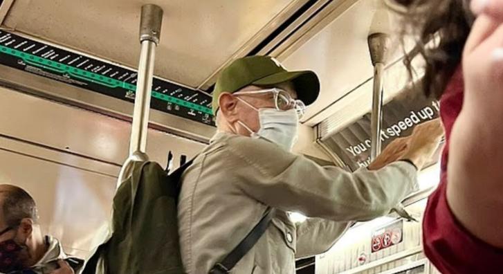 Ön felismeri az Oscar-díjas világsztárt, aki maszkban és sapkában próbált rejtőzködni a New York-i metrón?