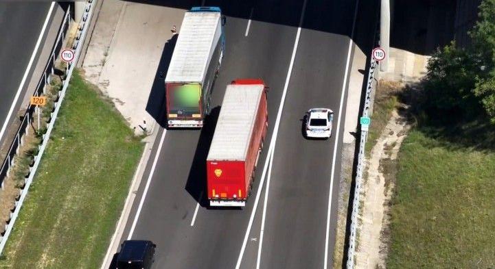 Szabálytalanul közlekedő kamionosokra „csaptak le” az M7-es somogyi szakaszán