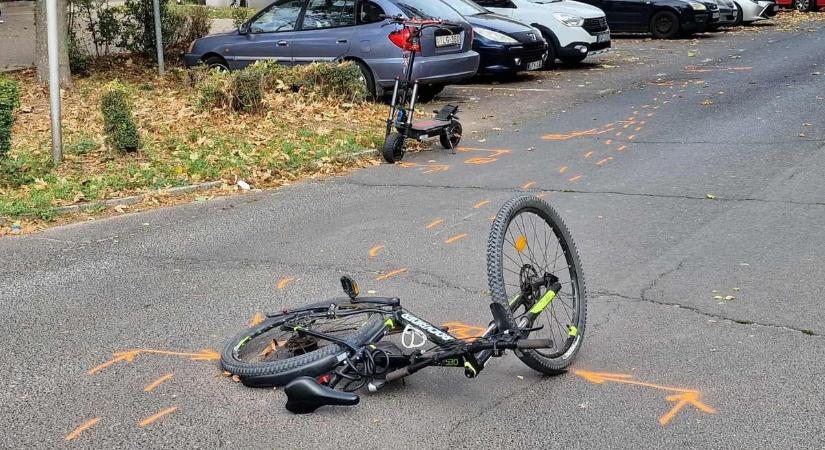 A rollerest vitte mentőhelikopter kórházba, miután a zebrán ütközött egy kerékpárossal