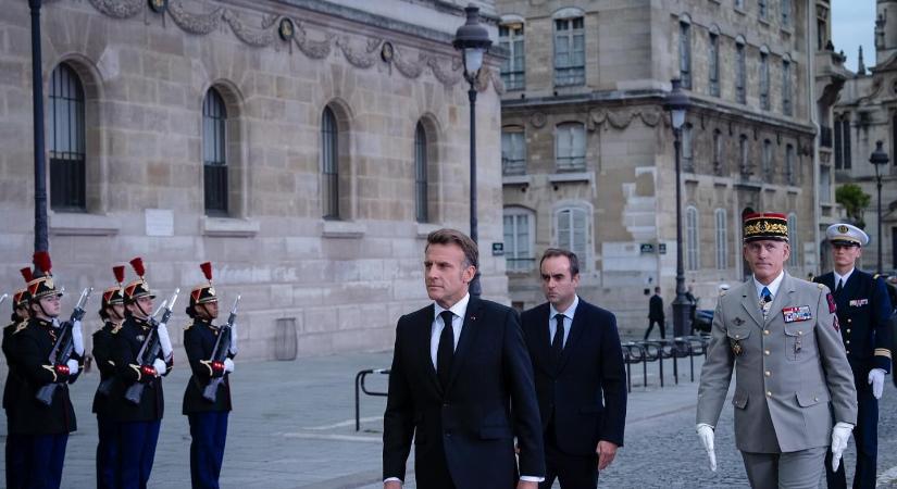 Macron politikai Muppet Show-ja folytatódik: Lecornu pár nap után visszatalált a miniszterelnöki bársonyszékbe