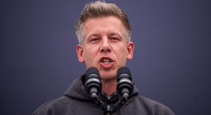 Kisfiú! Soha a büdös életben nem lesz belőled olyan nagy formátumú politikus, mint amilyen Orbán Viktor