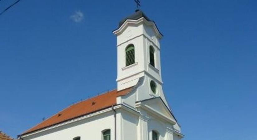 11 órakor harangoznak Bakonypéterden és Romándon, kinyomoztuk miért