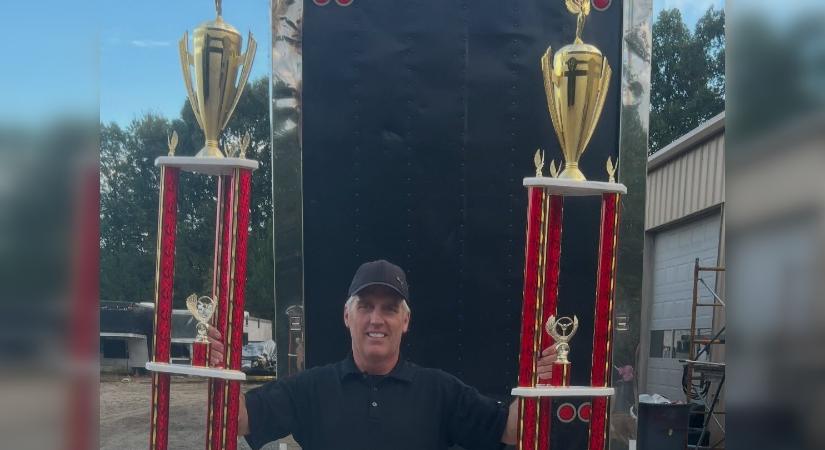 Bajnok lett a NASCAR valaha volt egyik legnagyobb botrányának főhőse, a 2009 óta máig eltiltott Jeremy Mayfield