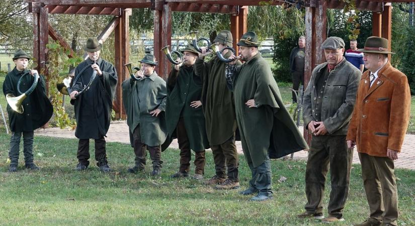 Trófeaszemle az Ormánság szívében: három vadásztársaság közös bemutatóját tartották Szaporcán
