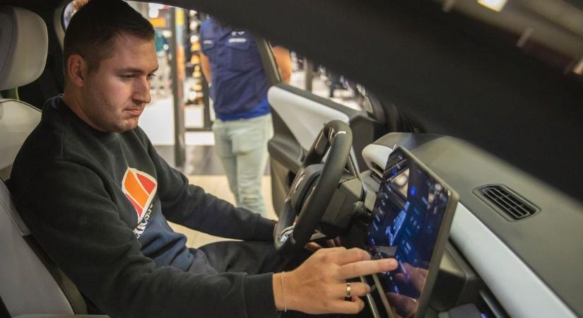 A BMW-nél dolgoznál? Ha ez a minimális végzettséged, téged is várnak – fotókkal